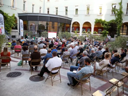 Millau : les élus à la rencontre des habitants