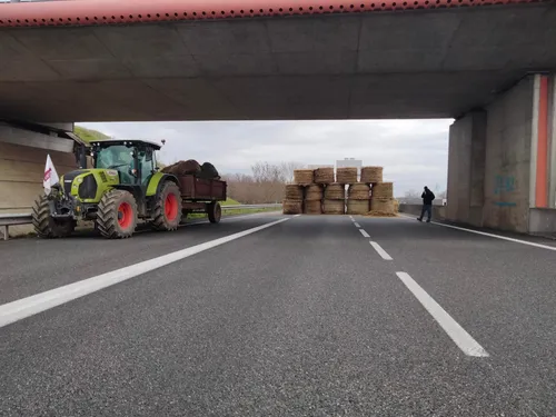 Blocage des agriculteurs sur l’A20, un accident et un drame évité...