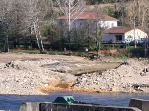 Figeac : la coloration du ruisseau de Roussilhe expliquée