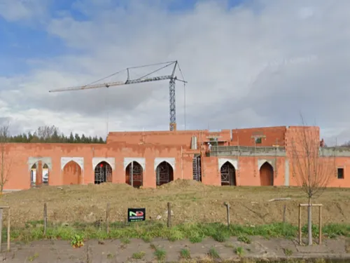 EXCLUSIF : des croix gammées et des insultes racistes taguées sur...