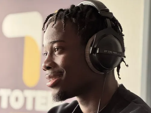 Derek Mazou-Sacko dans le Club Sang et Or 