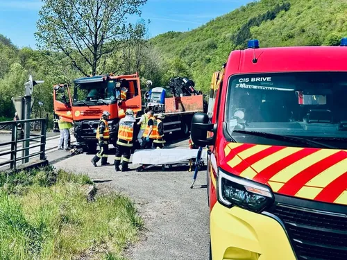 Un poids lourd percute un train à la gare d’Aubazine.