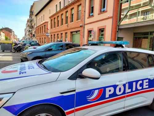 Montauban : des agriculteurs mobilisés devant le commissariat