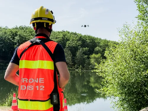 Drones, IA : comment la technologie aide les pompiers face aux feux...