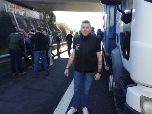 « Il y a des mois, on se donne 300 euros chacun »