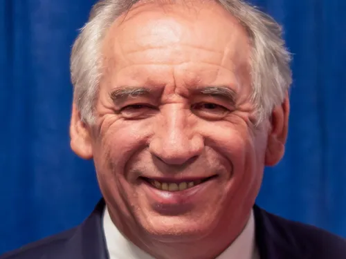 Après la ministre du logement, François Bayrou dans le Cantal ?