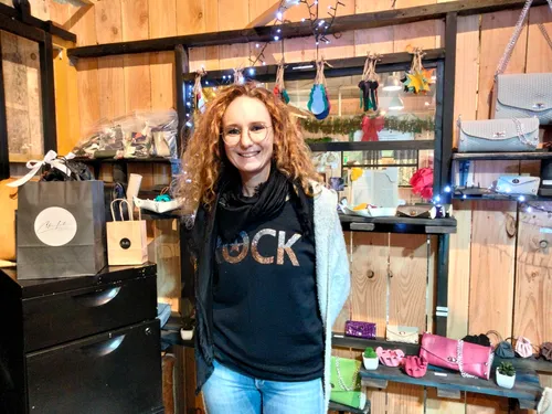 Montauban : Estelle recycle des chutes de cuir en objets de mode