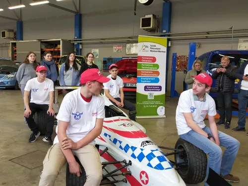 Cantal : qui n'a jamais rêvé de conduire une voiture de course ? 