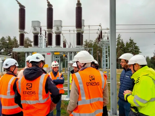 Passer de 63 000V à 20 000V, le poste source de La Panouse a été...