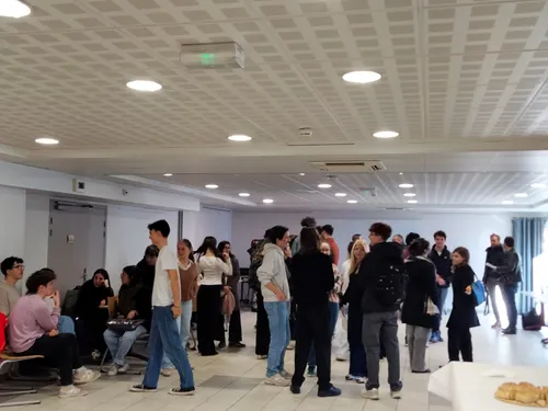  HANDICAP :  De futurs professionnels de santé en immersion dans le...