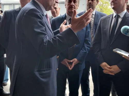  Le ministre délégué chargé de l’Industrie était dans le Cantal  ce...