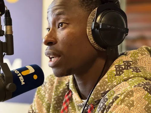 DÉFENSEUR MAIS PAS QUE : AHMAD NGOUYAMSA EST L'INVITÉ DU CLUB SANG...