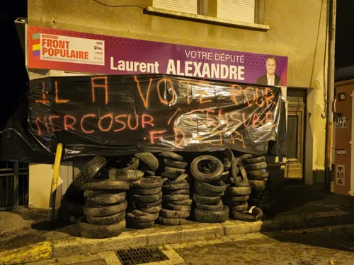 Censure et accord Mercosur : les agriculteurs ciblent le député LFI...