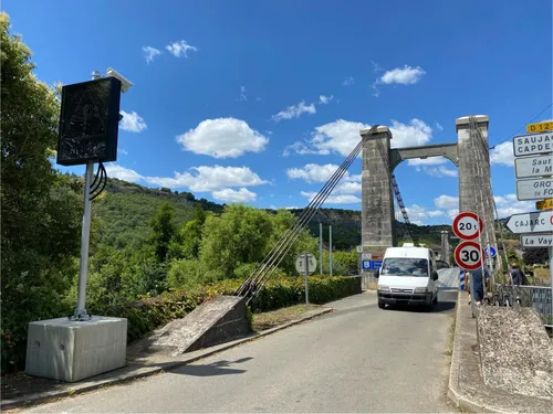Lot : le nouveau système de pesage du pont de Cajarc inauguré et en...