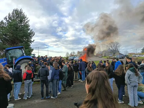 Aurillac : les élèves du lycée agricole soutiennent les éleveurs