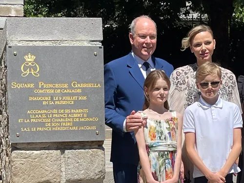 A Vic-sur-cère, une visite sous le signe de l'héritage familial...