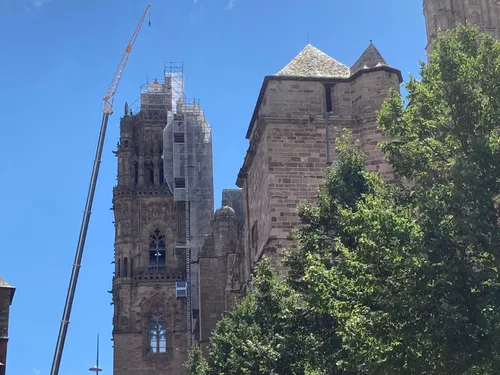 Rodez : la statue de la Vierge de retour au sommet de la cathédrale
