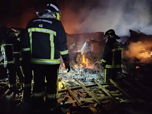 Drame dans le Lot : un sexagénaire décède dans l’incendie de sa maison