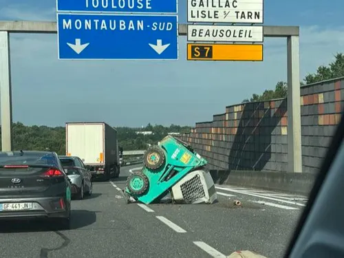 Un engin de chantier chute sur la rocade de Montauban, seule la...