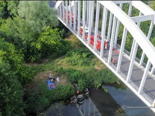 Spectaculaire accident : une chute de 7 mètres avec son tracteur