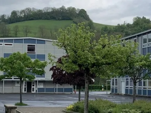 Bruno Faure justifie le choix de fermer le collège la Jordanne...