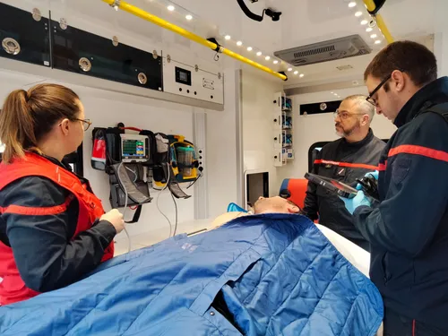 Avec ces nouveaux défibrillateurs, le Lot devient plus petit