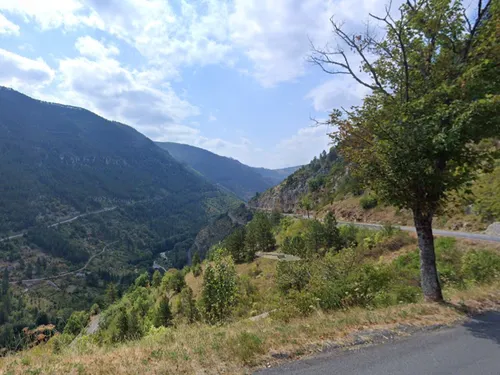 Miraculé à Ste Énimie : une chute de 60 mètres en fourgon, il est...