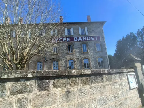 Brive : un lycéen menace une enseignante avec un couteau