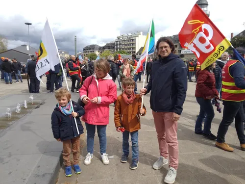 Une 12ème manifestation contre les retraites en famille à Brive