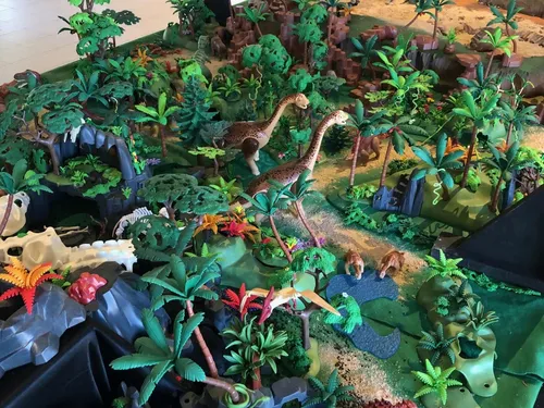 [PHOTOS] Des playmobil au Préhisto Dino Parc 
