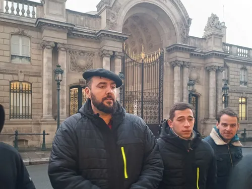 Agriculteurs à Paris : « ils nous ont accueillis comme si on était...