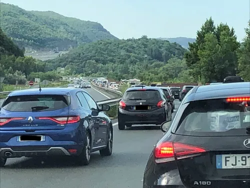 Incendie sur l’A75 : le tunnel du Pas de l’Escalette fermé jusqu’à...
