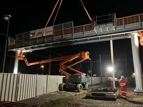 Gare de Montauban : une passerelle de 28 tonnes installée cette nuit
