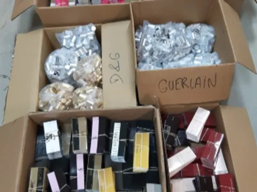 135.000 contrefaçons interceptées par les douanes de Millau