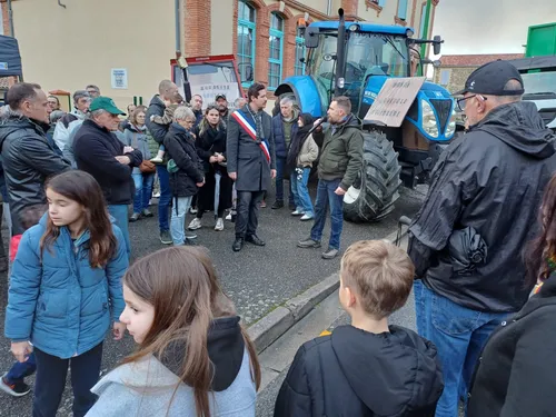 Tarn-et-Garonne : maire, agriculteurs et habitants unis contre la...