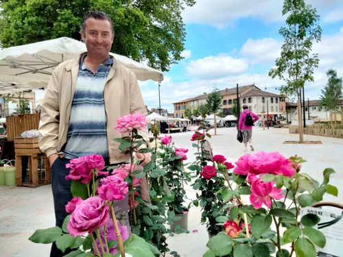 Caussade : sur les promenades le marché retrouve des couleurs