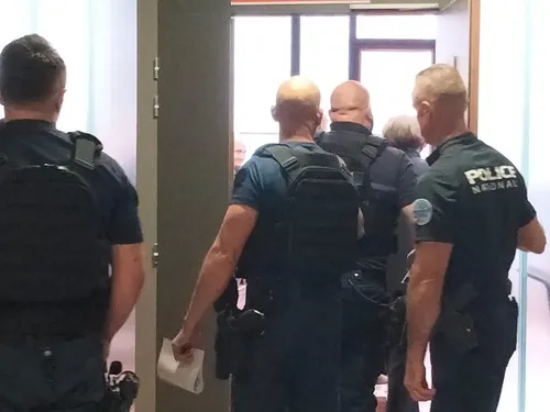 "Je ferai profil bas" : une mamie pyromane de 77 ans condamnée à 8...