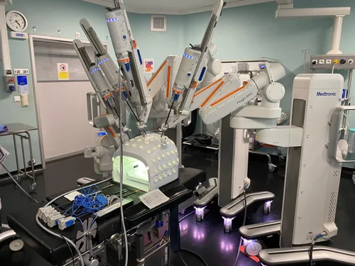 Cahors : les premières opérations du robot chirurgical sont lancées