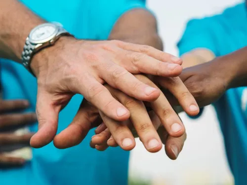 "Ca ne tient plus " : les associations se mobilisent contre la...