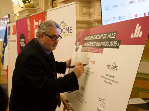 Clermont-Ferrand : le maire porte plainte après une vidéo violente