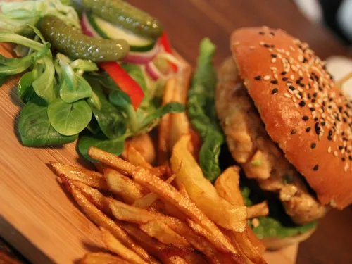 Nouveauté : un resto de Montauban propose un burger au silure !