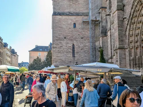 Rodez : le marché retrouve la place de la Cité