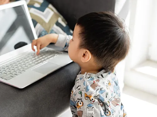 Des experts demandent à proscrire les écrans, très néfastes, avant...