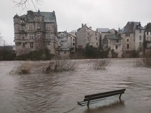 Intempéries : de nombreuses coupures et routes fermées ce jeudi 12...