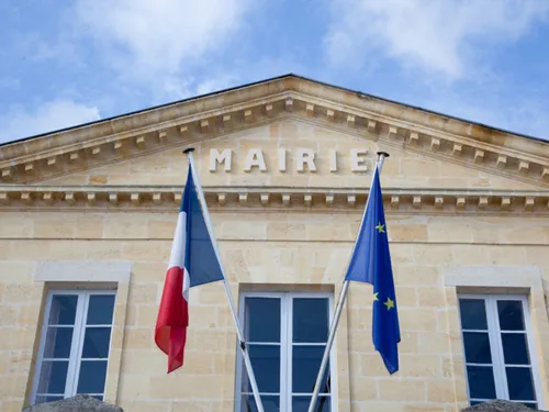 Face aux dégradations, l’appel des maires au rassemblement