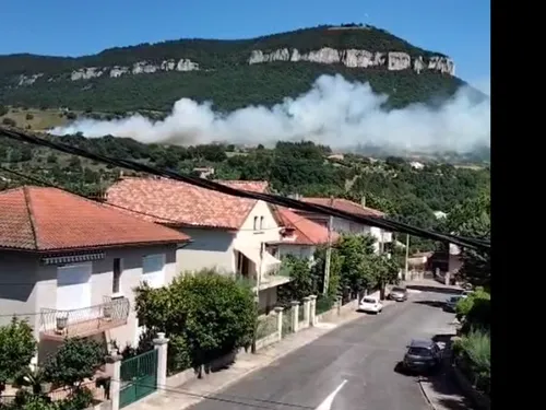 Un incendie sur les hauteurs de Millau