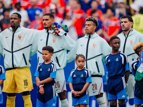 Equipe de France : un maillot vert ou bleu contre la Suède ?
