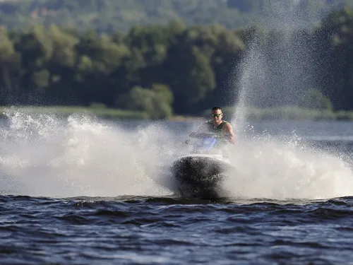 Un compromis pour la pratique du jet ski au lac de...
