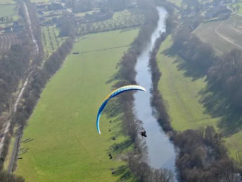 Un parapentiste coincé dans un arbre à 20 mètres du sol près de Cahors