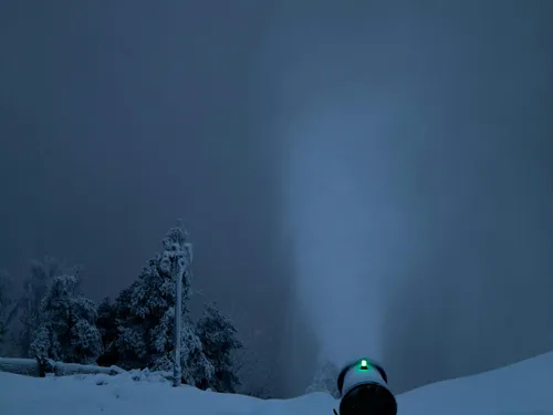 On prépare la neige pour la nouvelle saison au Sancy